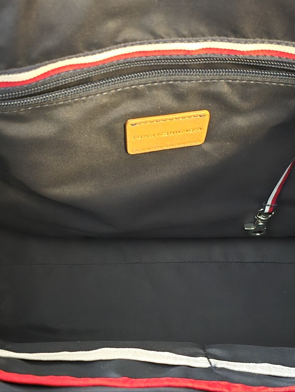Tommy Hilfiger Skylar Tote Shoulder Bag with White Diagonal Logo Stripe - NWOT - Picture 4 of 6